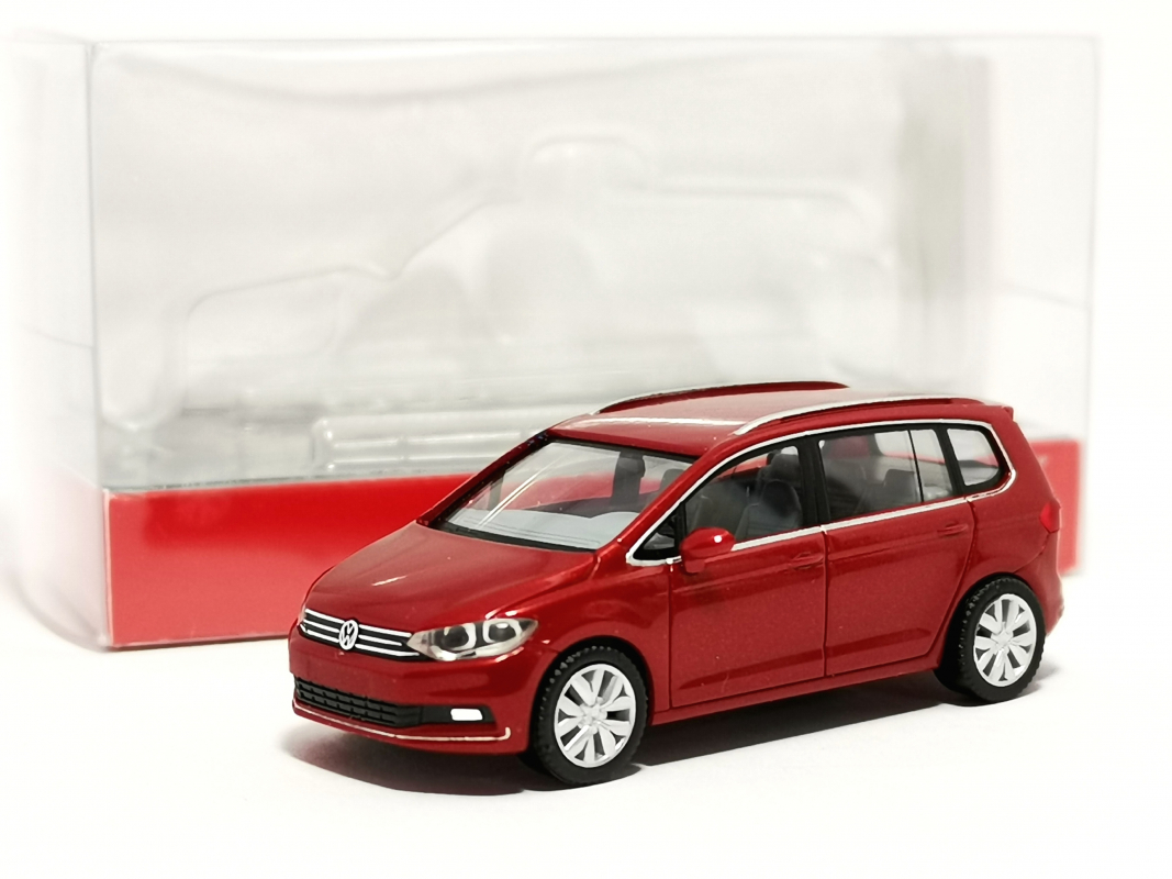 038492-004 VW Touran, Kings Red Metallic Herpa