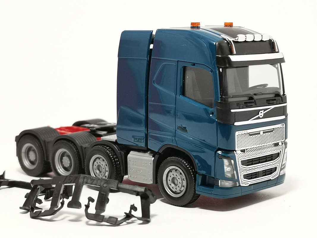 304788-007 Volvo FH16 Schwerlast-Zugmaschine, ozeanblau Herpa