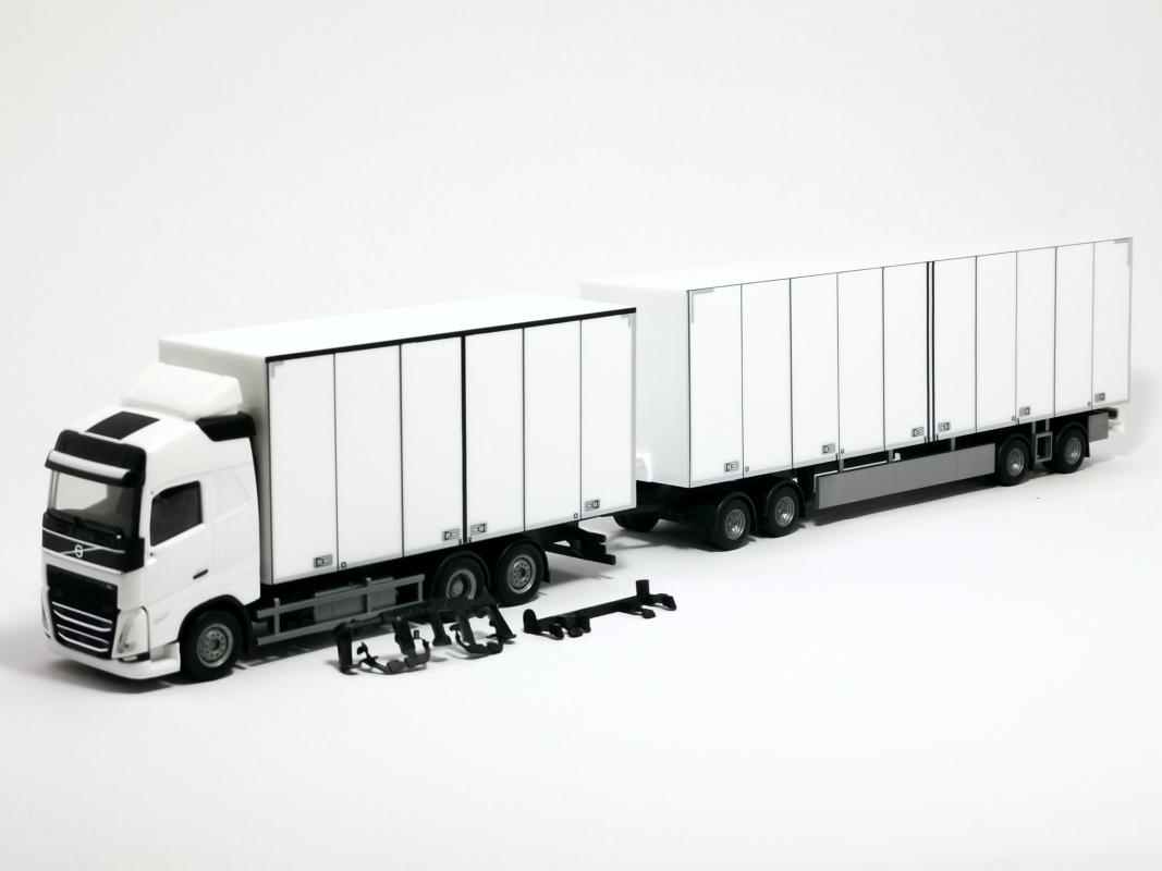 315302 Volvo FH Gl. 2020 Schwedencombi, weiß Herpa