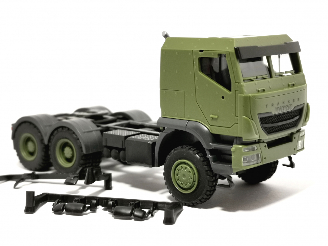 746892 Iveco Trakker 6x6 Sattelzugmaschine „Bundeswehr“ Herpa/Restbestand