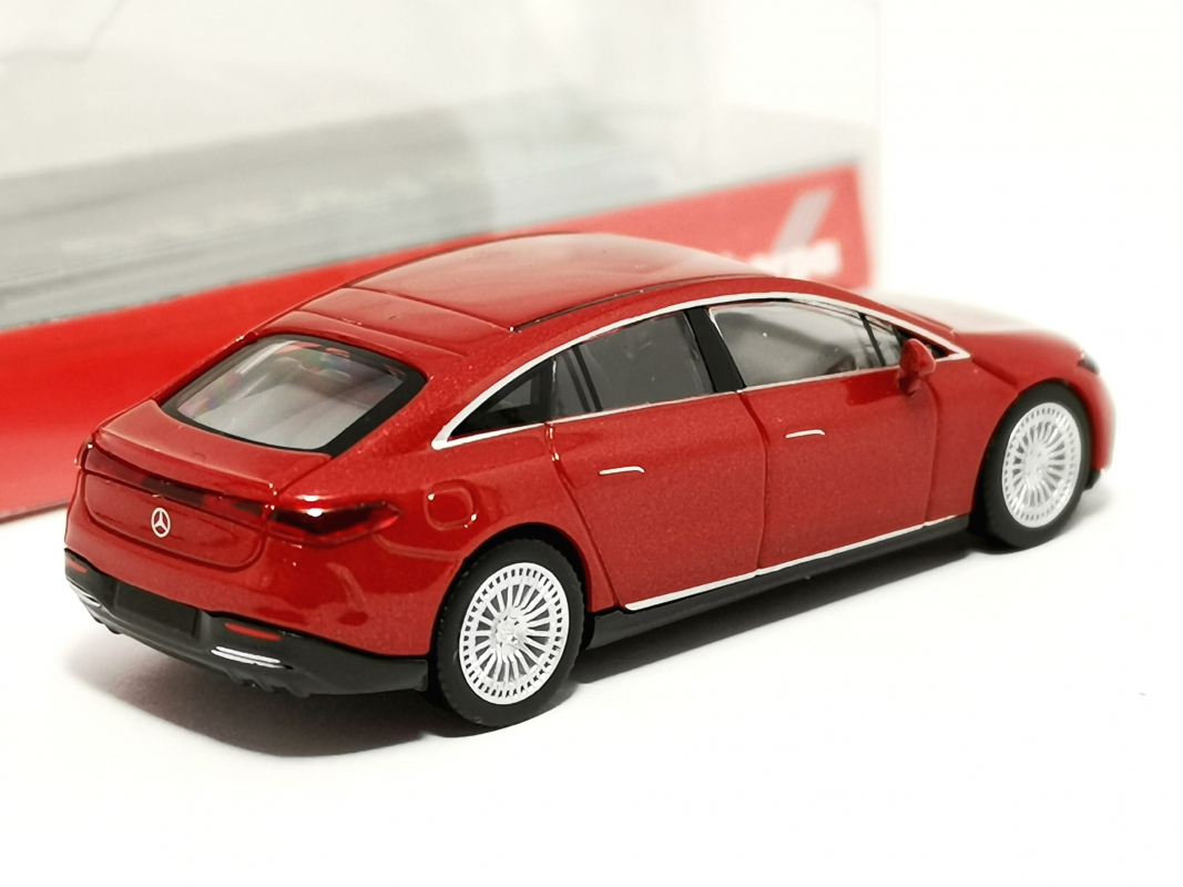 430944 Mercedes EQ EQS, hyazinthrot-metallic Herpa