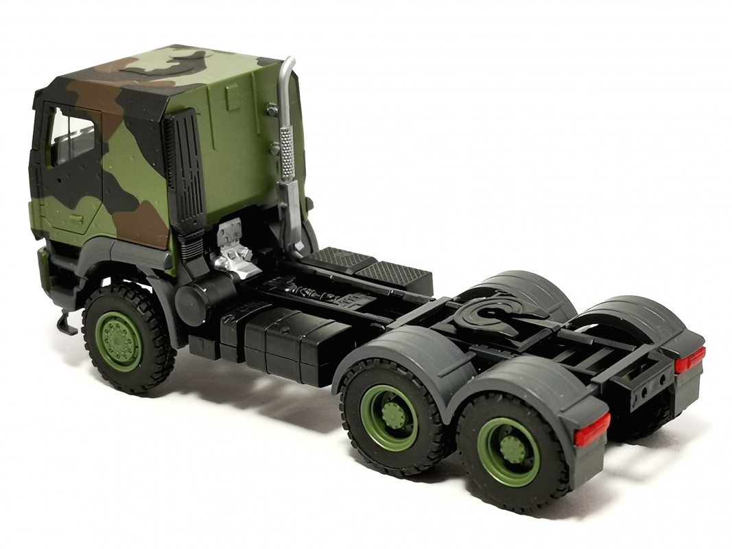 746908 Iveco Trakker geschützt 6x6 Sattelzugmaschine Flecktarn „Bundeswehr Herpa