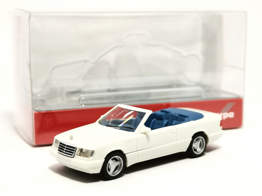 420990 Mercedes-Benz 320 CE Cabrio mit Brabus-Monoblock IV Felgen, weiß Herpa