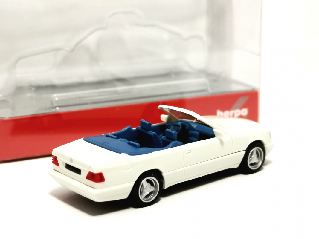 420990 Mercedes-Benz 320 CE Cabrio mit Brabus-Monoblock IV Felgen, weiß Herpa