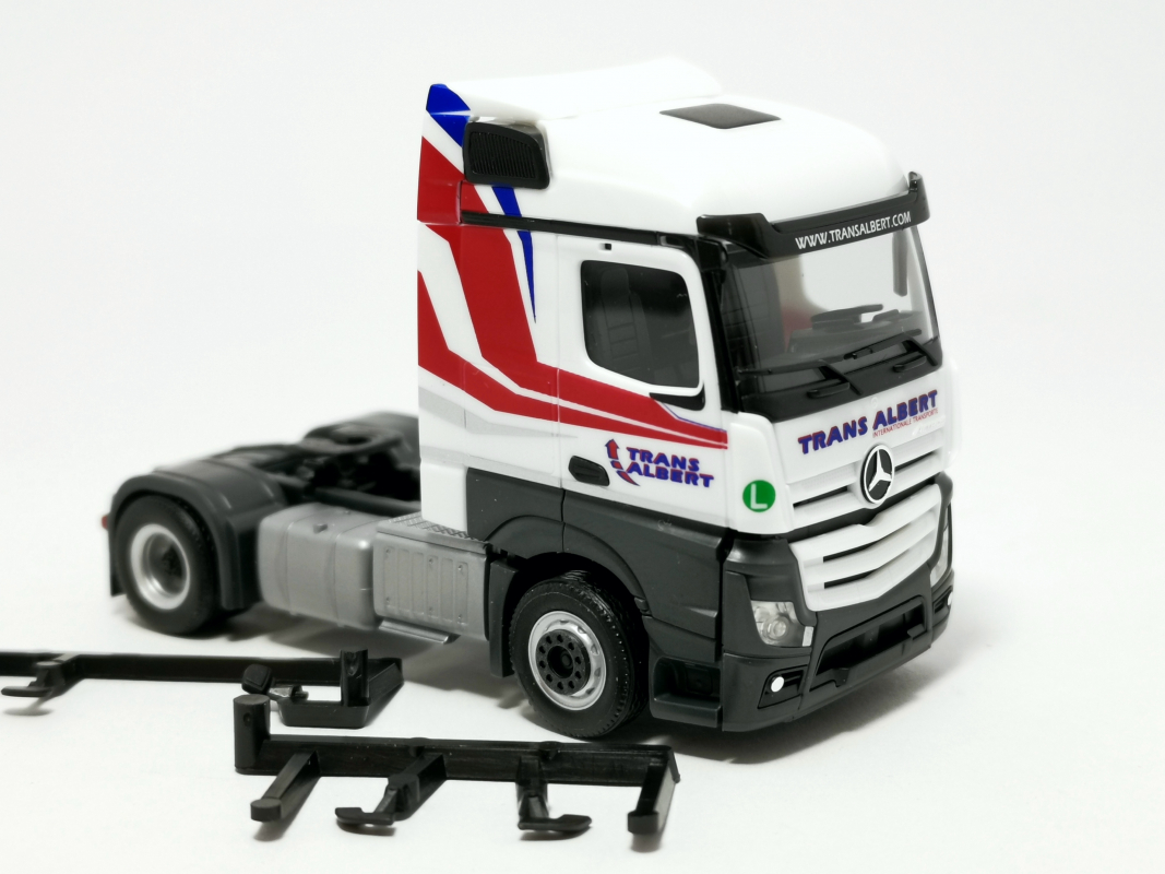 Mercedes-Benz Actros Streamspace 2.5 Zugmaschine „Transalbert“ Herpa