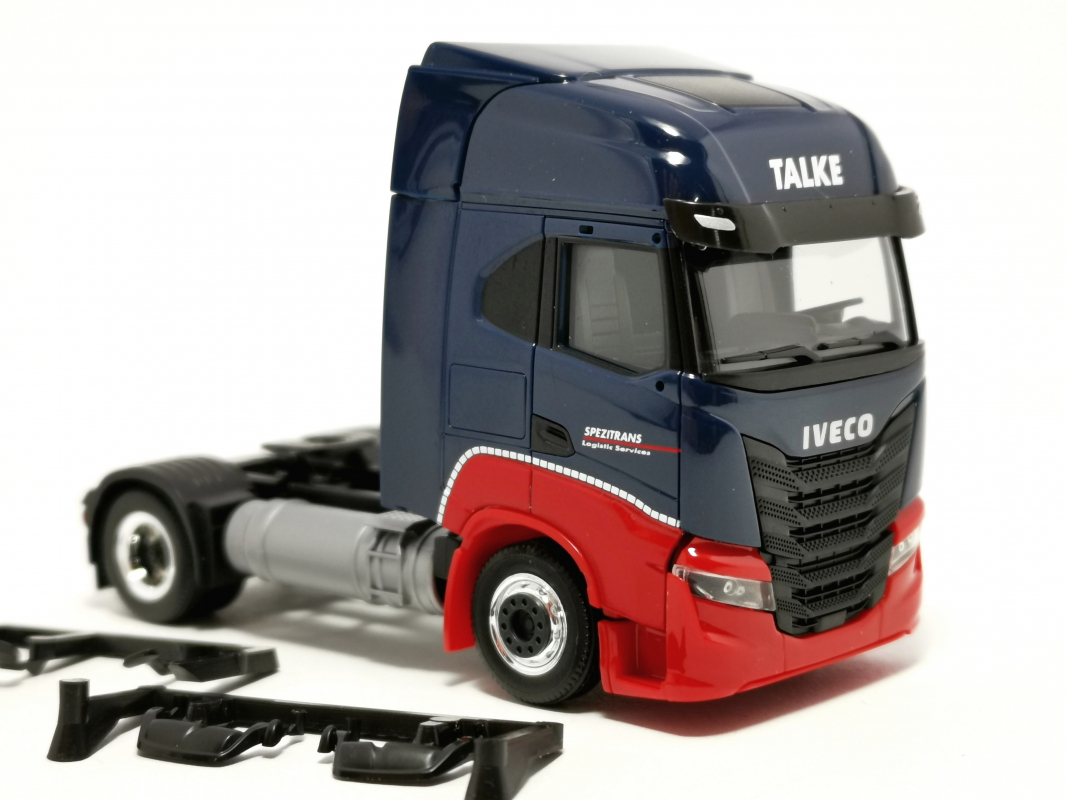 Iveco S-Way LNG Zugmaschine „Spezitrans“ Herpa