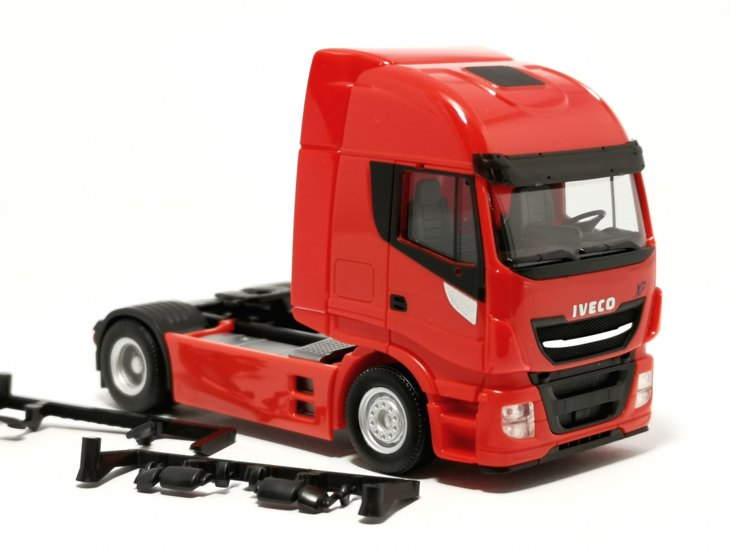 309141-002 Iveco Stralis XP Zugmaschine, hellrot Herpa