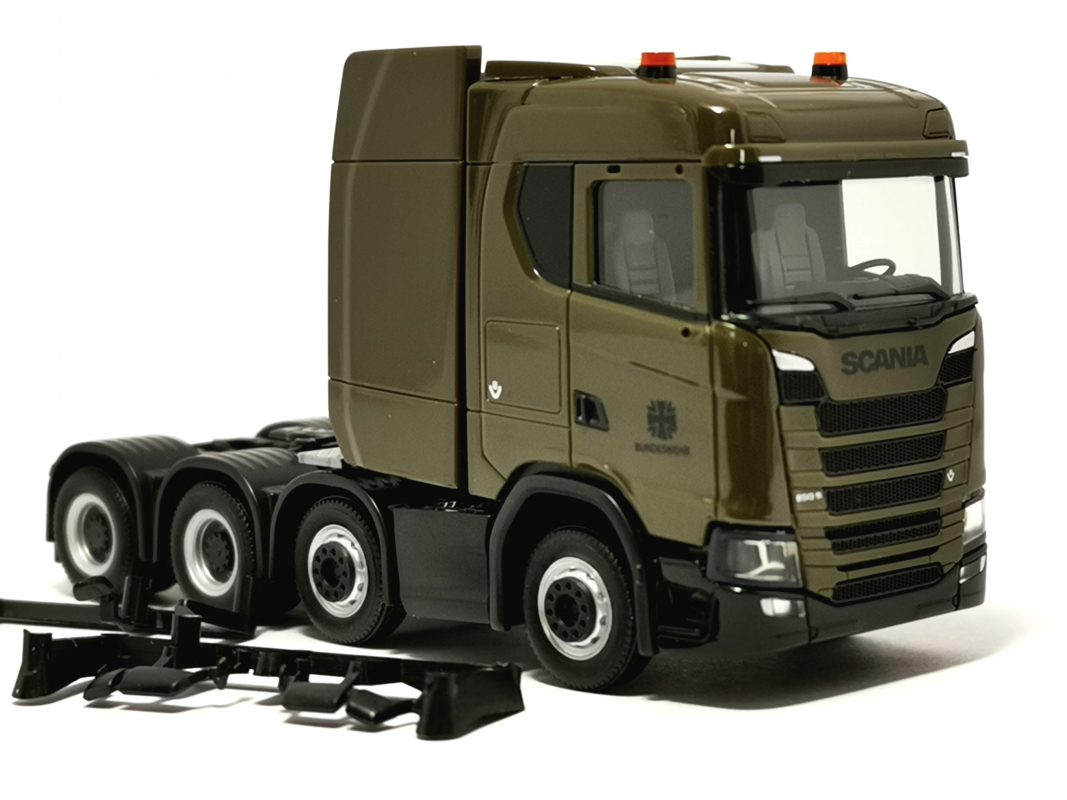 746939 Scania CS 20 ND Schwerlastzugmaschine „Bundeswehr“ Herpa