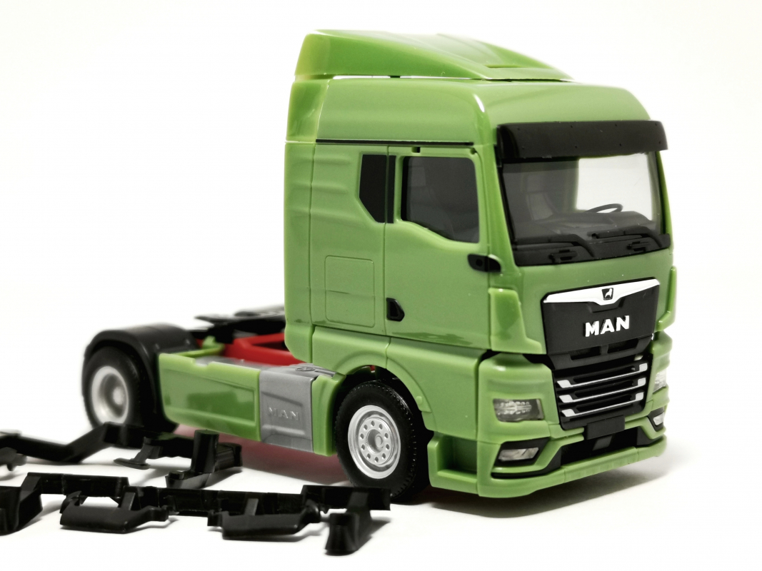 311960-002 MAN TGX GM Zugmaschine, lindgrün Herpa