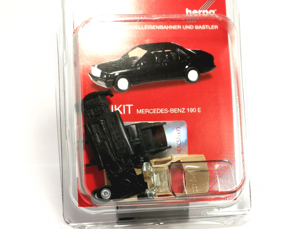 012409-008 Minikit Mercedes-Benz 190 E, taigabeige Herpa