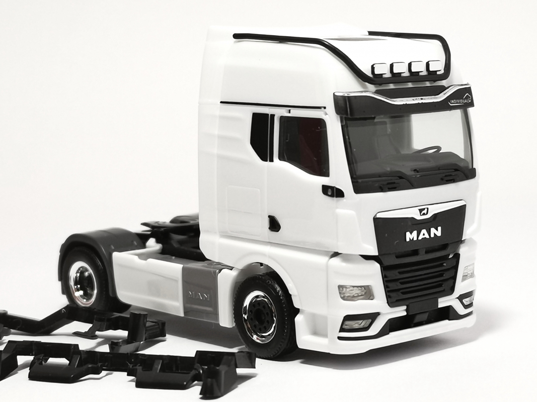 313711-002 MAN TGX GX Individual Zugmaschine, weiß Herpa