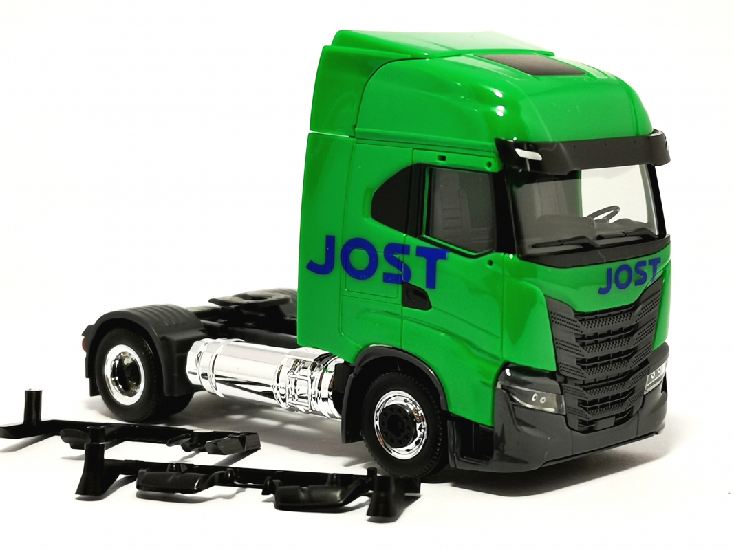 Iveco S-Way LNG Zugmaschine „Jost Group“ Herpa
