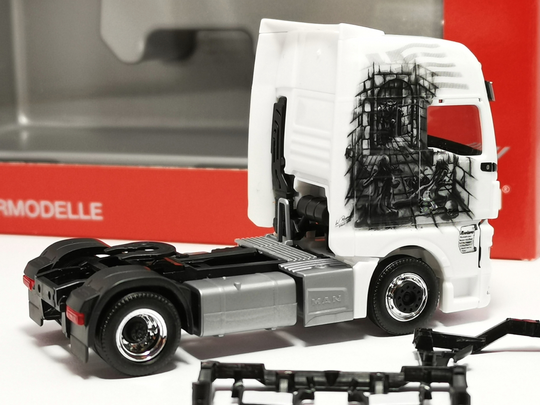 Preview: 315715 MAN TGX GX Individual „Lagoudakis 5 / Minotaurus“ Herpa