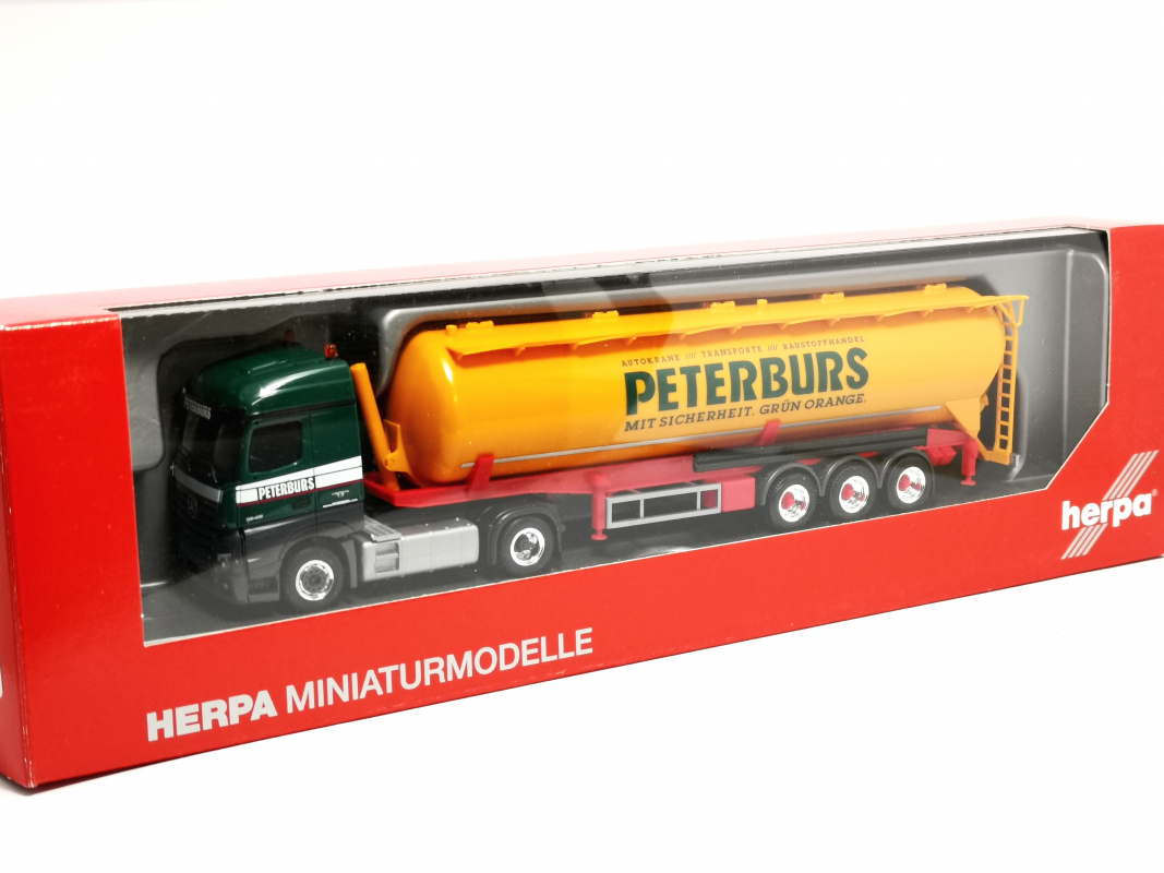 313810 Mercedes-Benz Actros Streamspace Silo-Sattelzug„Peterburs“ Herpa