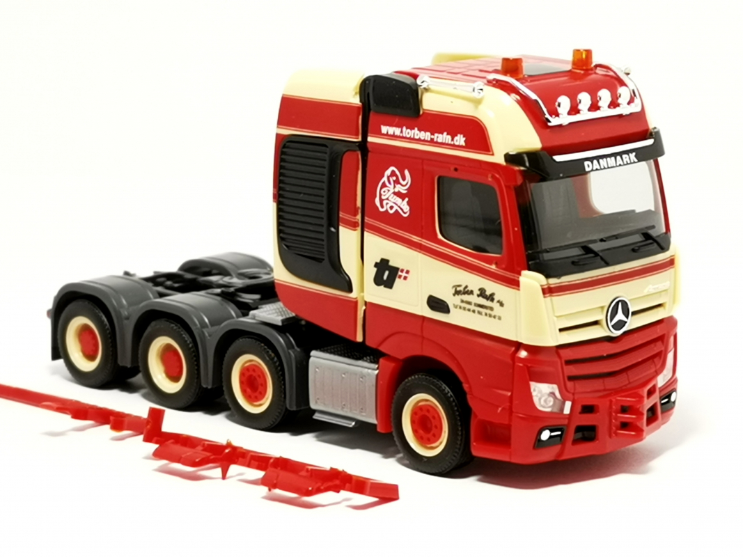 315937 Mb Actros SLT Zugmaschine“Torben Rafn“ (Dänemark/Sommersted) Herpa