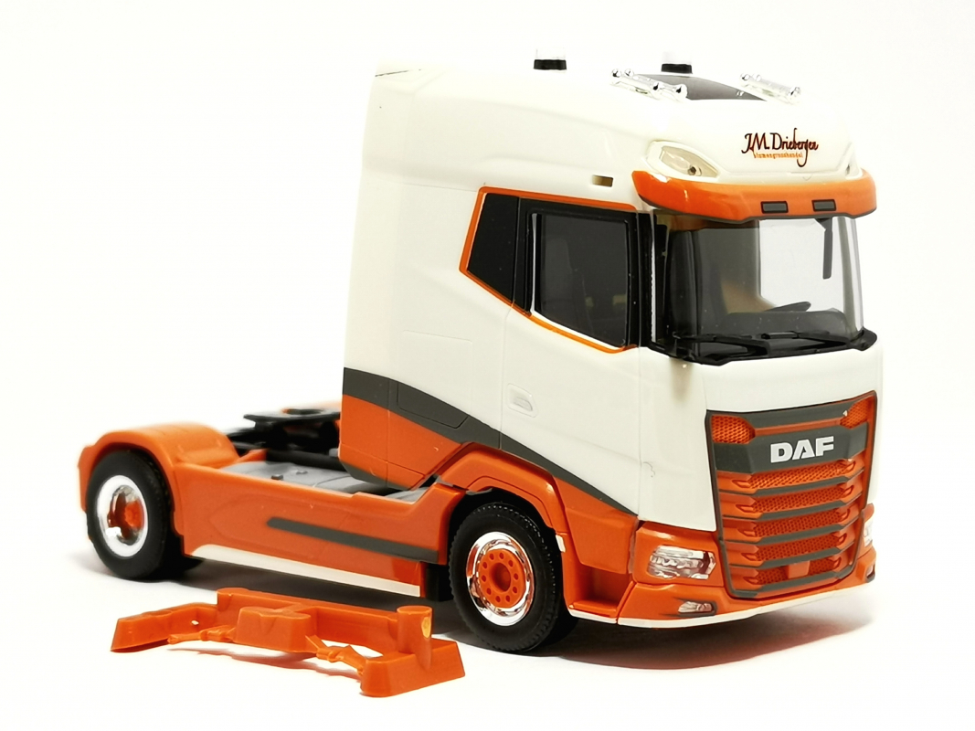 DAF XG+ Zugmaschine „J.M.Driebergen“ Herpa
