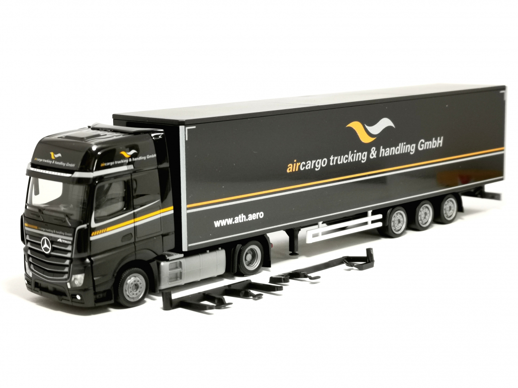 953504 MB Actros`18 Lowliner Koffer Sattelzug "ath.aero" Herpa