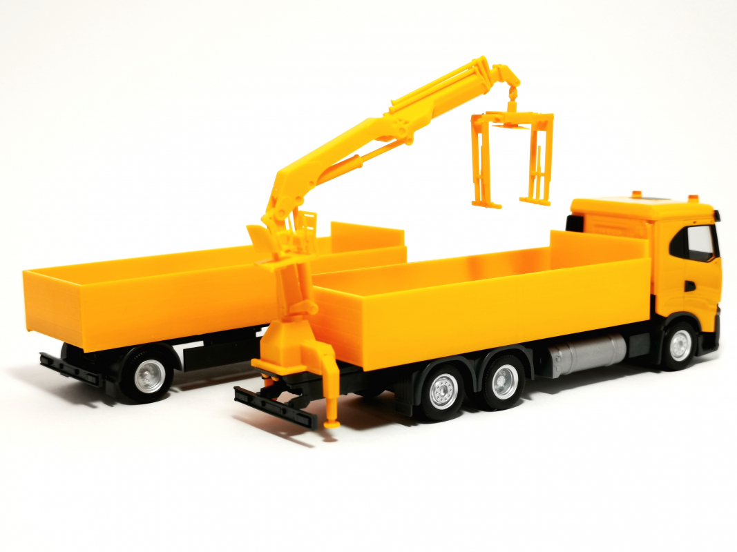 316217 Iveco S-Way ND Baustoff-Hängerzug, kommunalorange Herpa