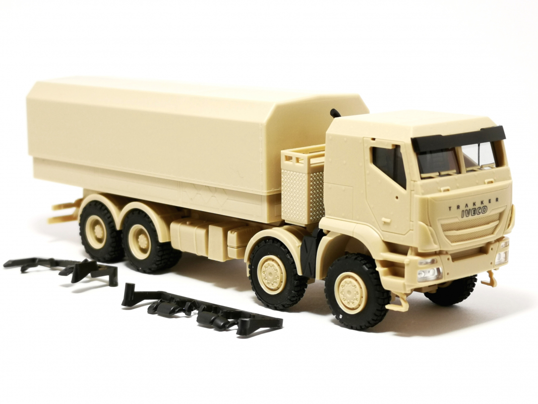 746984 Iveco Trakker 8x8 geschützt Pritschen-LKW sandbeige Herpa