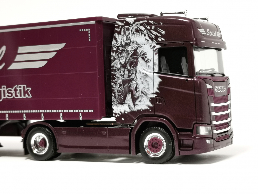 953115 Scania CS20 Gardinenplanen Sattelzug "Stelzl/Marvel" Herpa