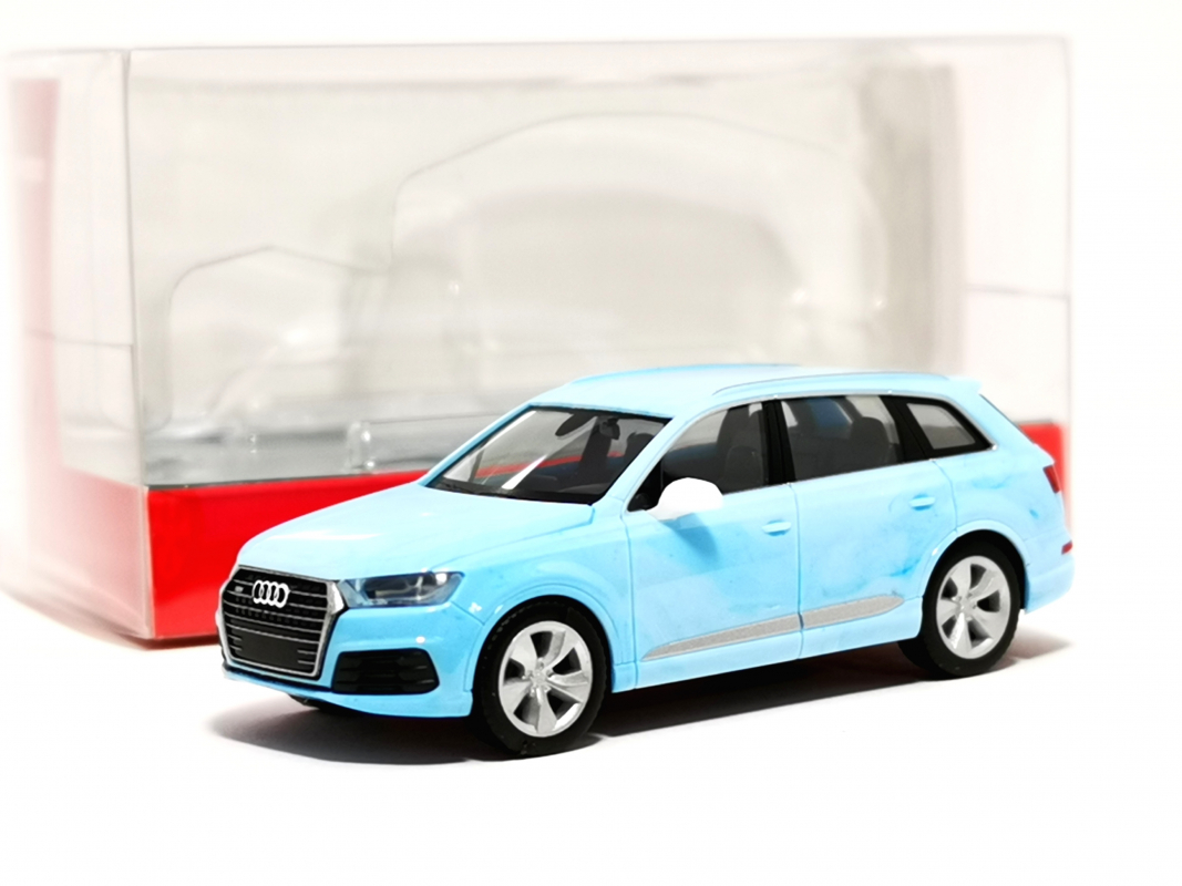953122 Audi Q7, blau marmoriert Herpa