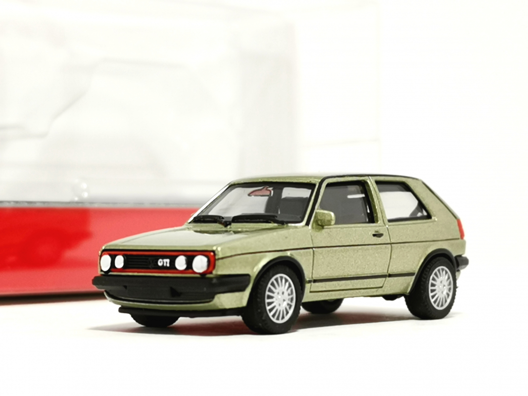 430838-003 VW Golf II Gti, racinggrün metallic Herpa