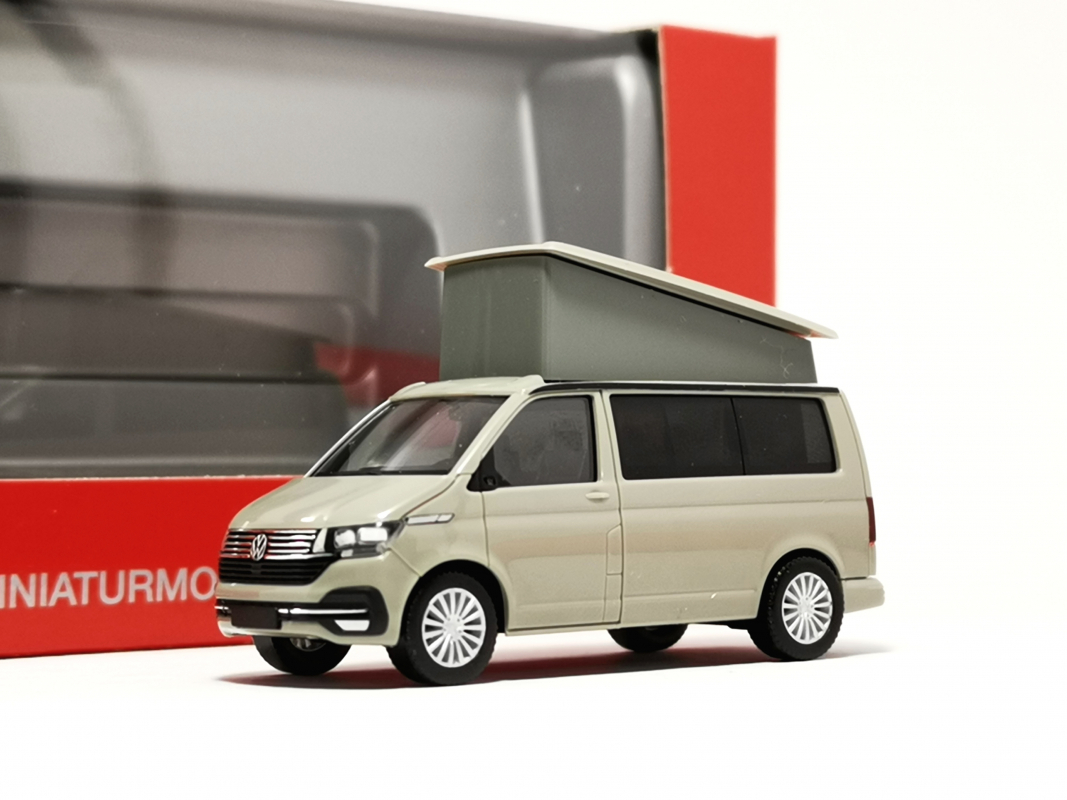 096805-002 VW T 6.1 California Ocean, ascotgrau Herpa