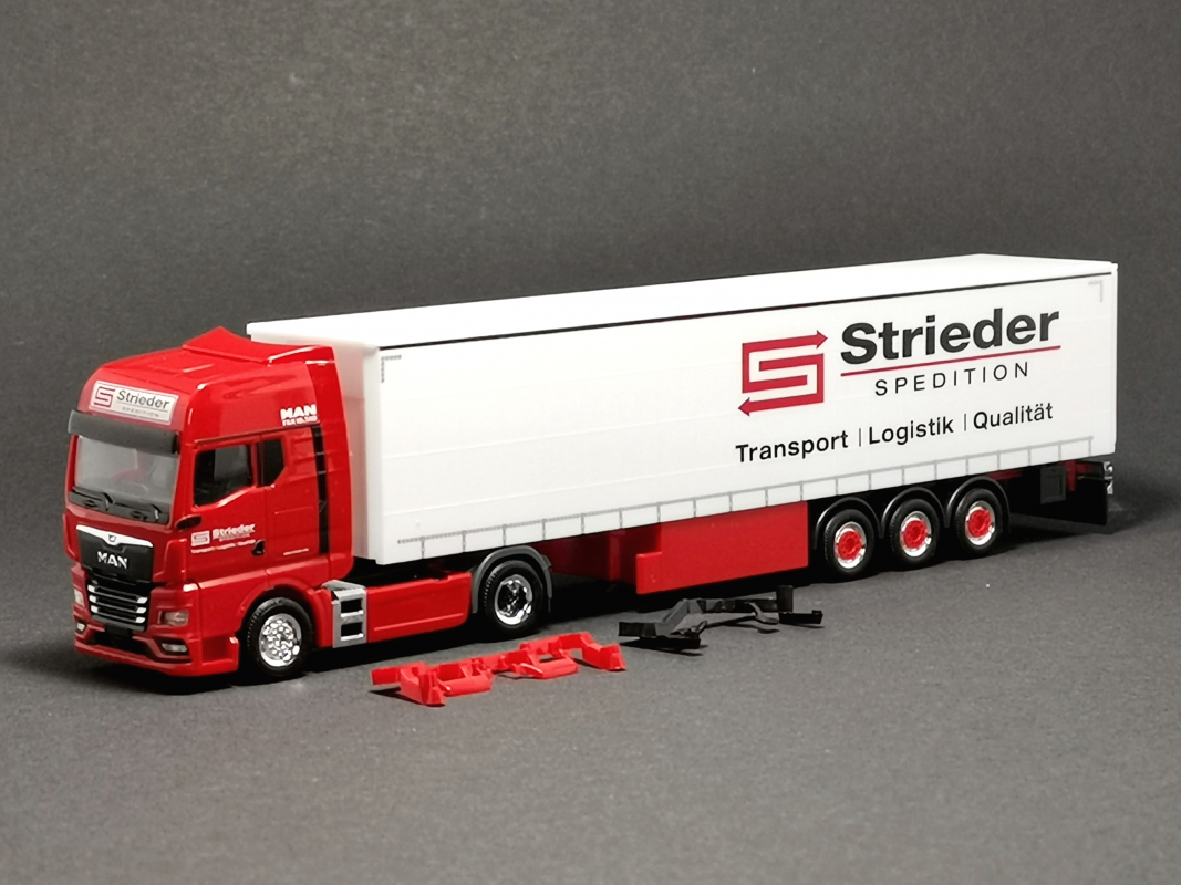 945523 MAN TGX GX Gardinenplanen Sattelzug "Strieder Spedition" Herpa