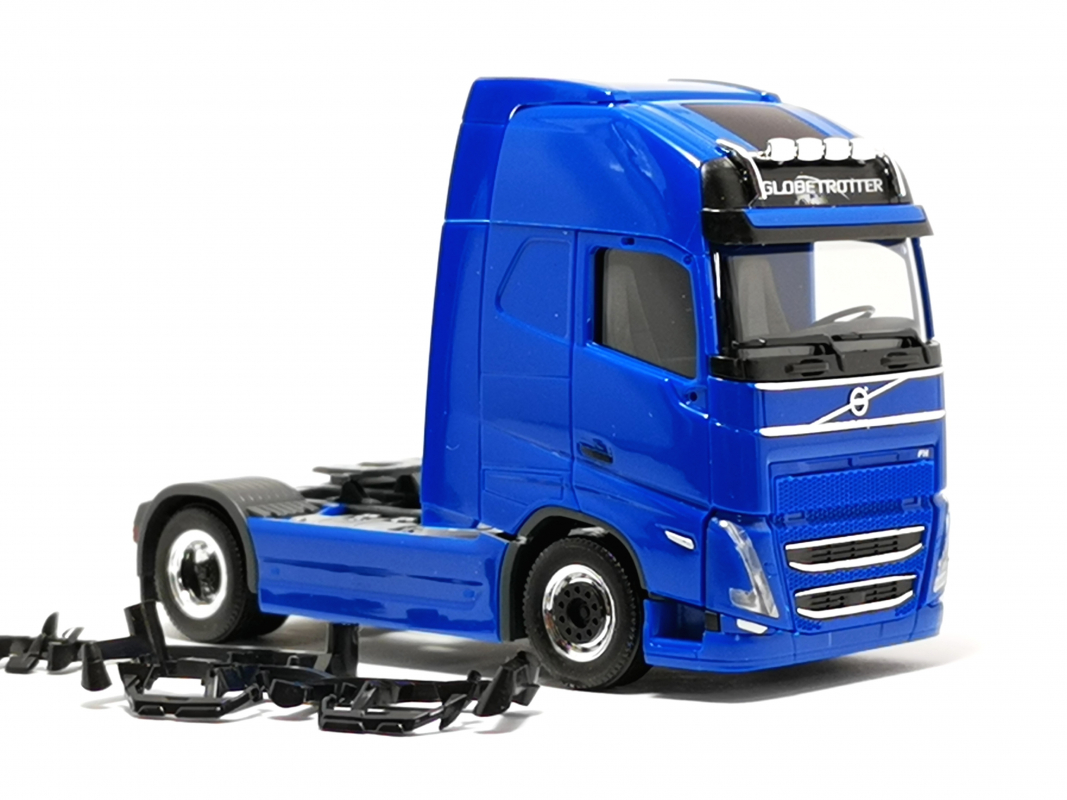 Volvo GL XL 2020 Zugmaschine, blau/chrom Herpa