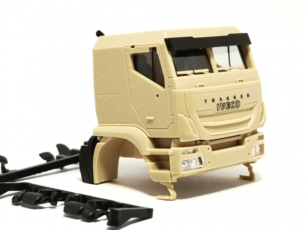 Fahrerhaus Iveco Trakker geschützt, sandbeige** Herpa 020
