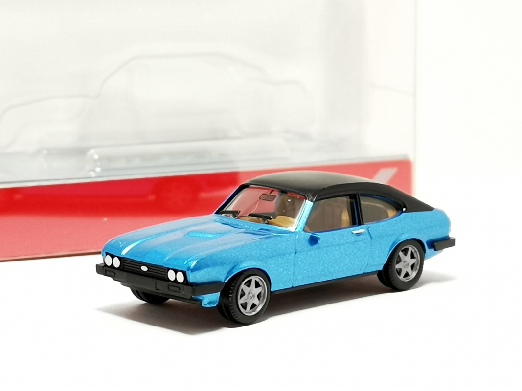 430807-002 Ford Capri II mit Vinyldach, miamiblaumetallic Herpa