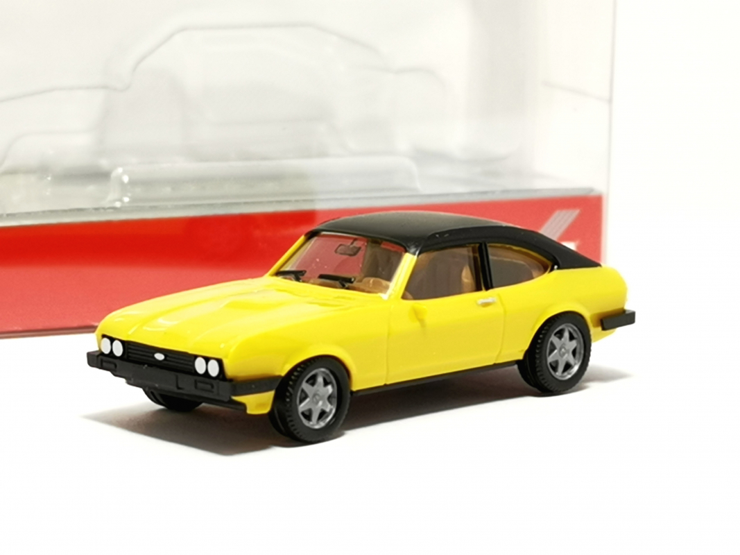420570-002 Ford Capri II mit Vinyldach, daytonagelb Herpa