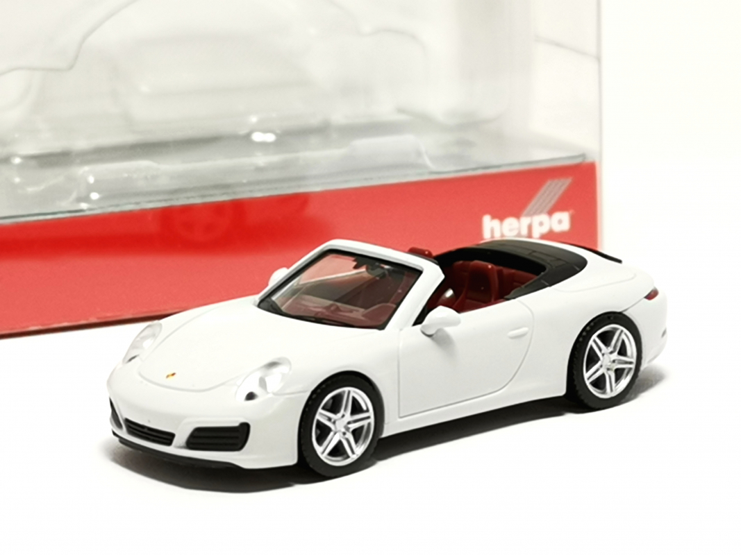 038843-002 Porsche 911 Carrera 2 Cabrio, carraraweiß metallic Herpa