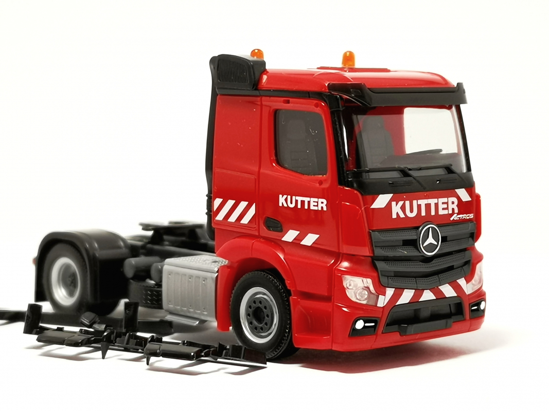 Mb Actros Classicspace Zugmaschine "Kutter" Herpa