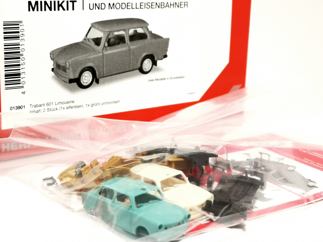 013901 MiniKit 2x Trabant 601 Limousine, elfenbein/grün Herpa