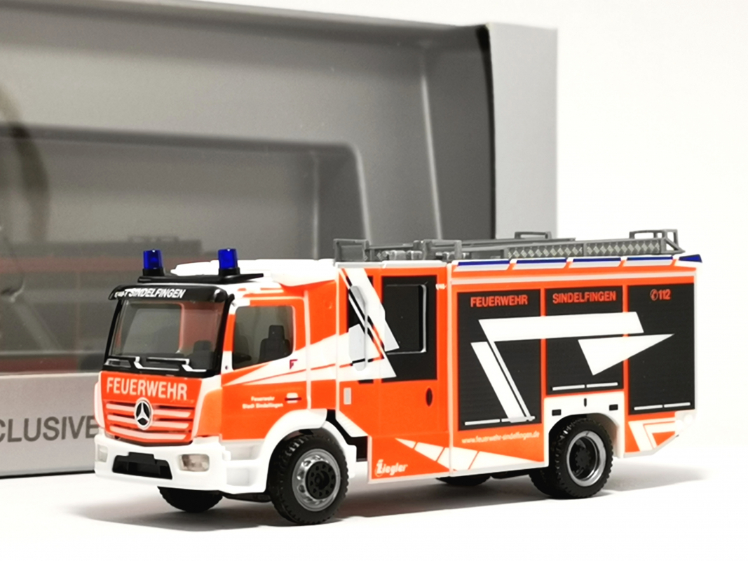 954556 MB Atego 13 Z-Cab "FW Sindelfingen" Herpa