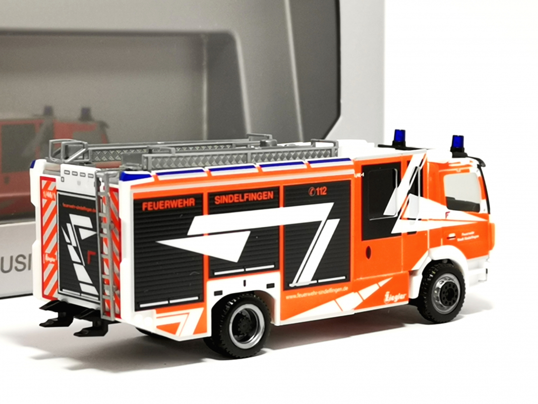 954556 MB Atego 13 Z-Cab "FW Sindelfingen" Herpa