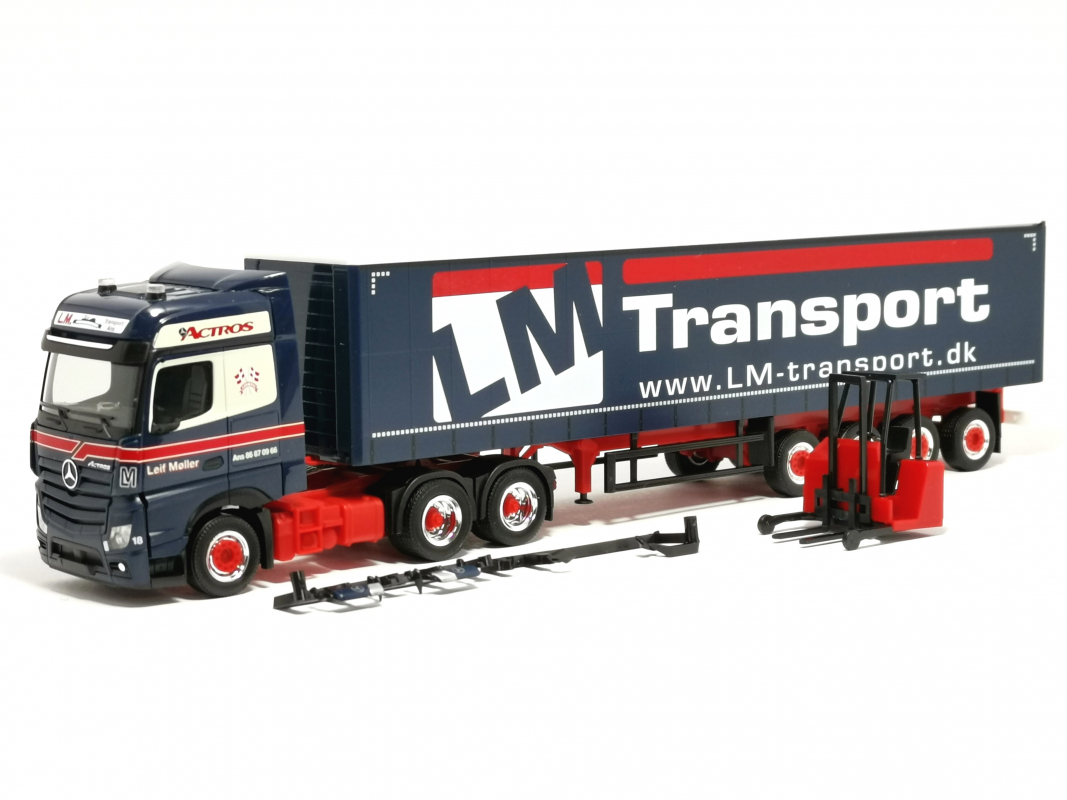 316330 Mb Actros Bigspace Gardinenplanen-Sattelzug mit Heckstapler "Leif Møller" Herpa