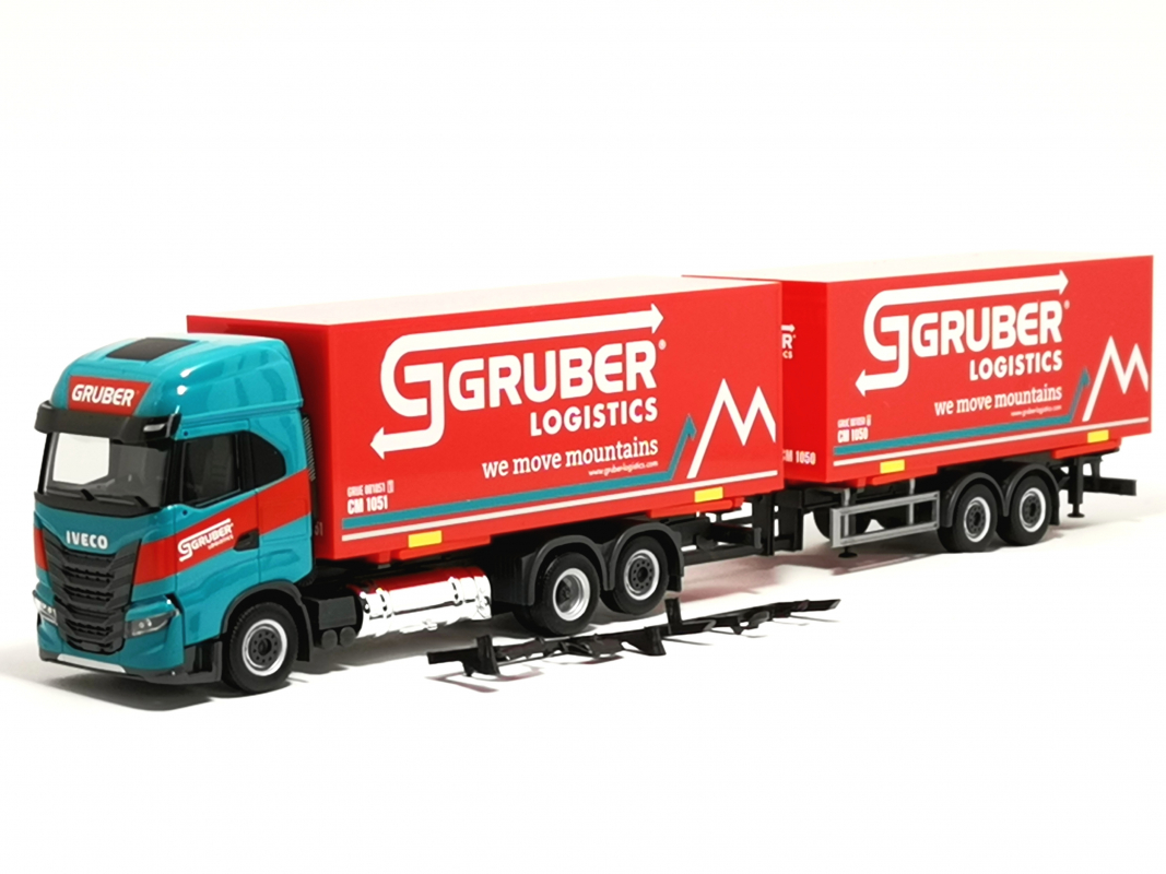 316675 Iveco S-Way Wechselkoffer-Hängerzug "Gruber Logistics" (Italien/Bozen) Herpa