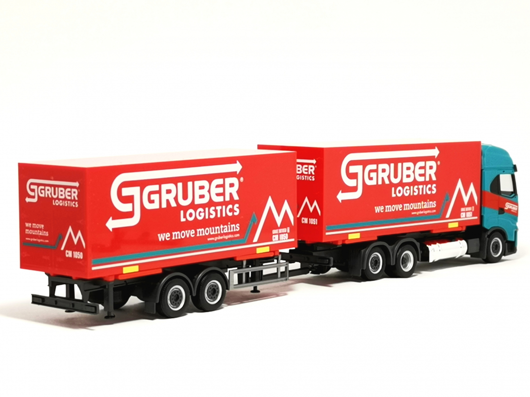 316675 Iveco S-Way Wechselkoffer-Hängerzug "Gruber Logistics" (Italien/Bozen) Herpa