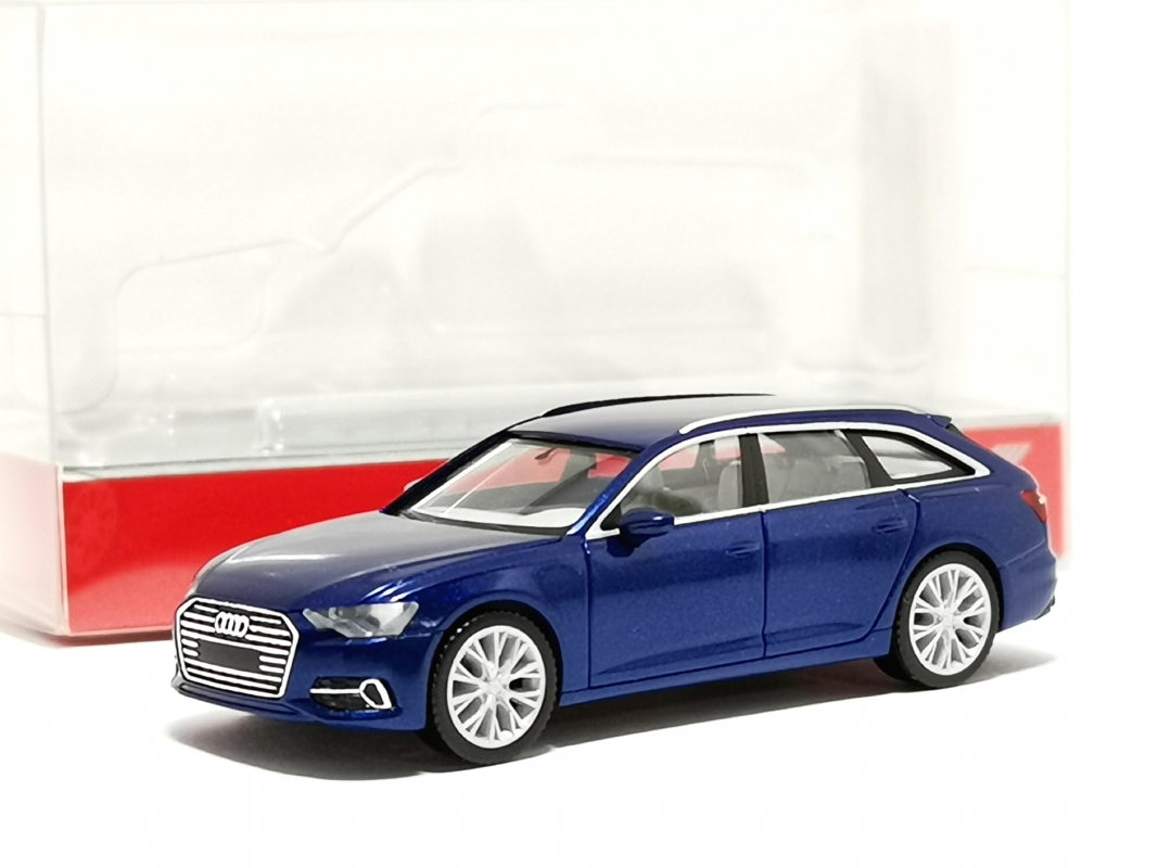 430647-004 Audi A6 Avant, sepangblau metallic Herpa