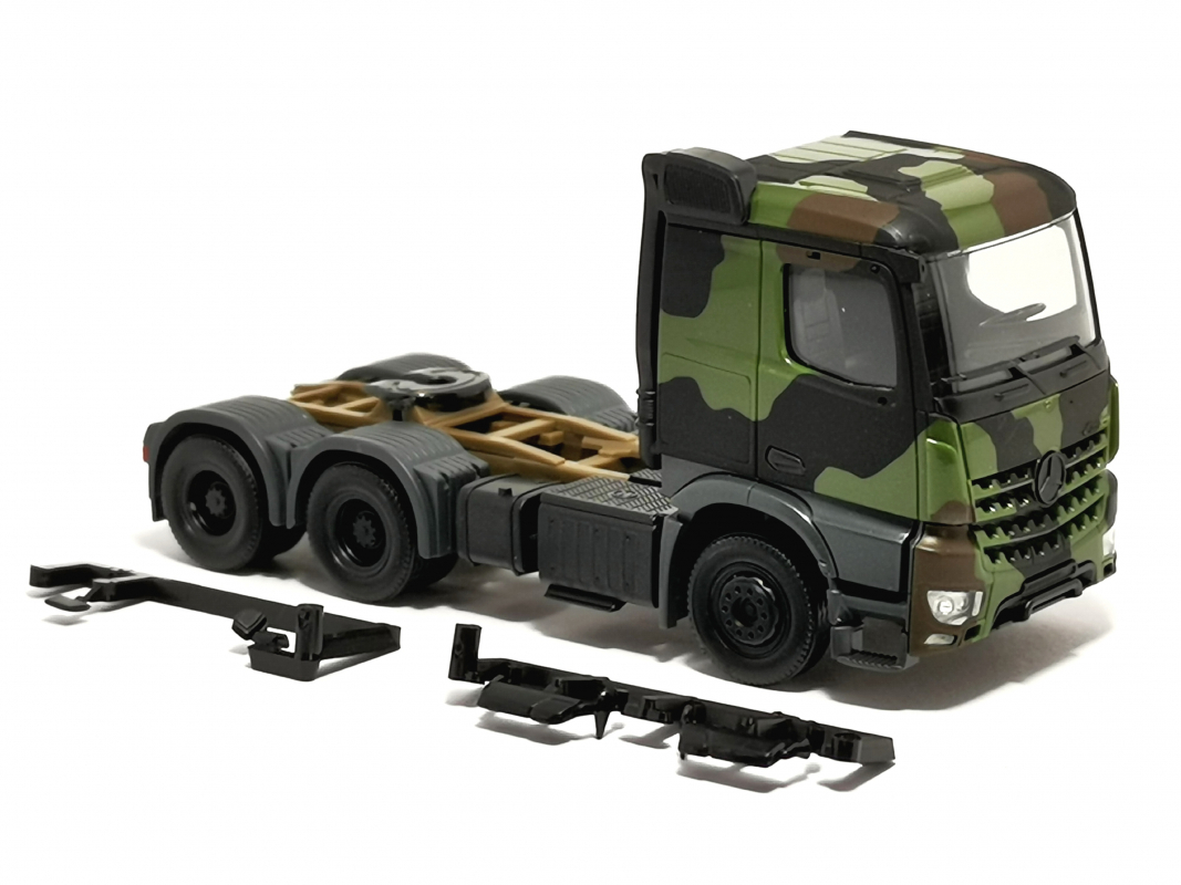 747028 Mb Arocs 6x4 Zugmaschine "Bundeswehr", bedruckt Herpa - SALE -