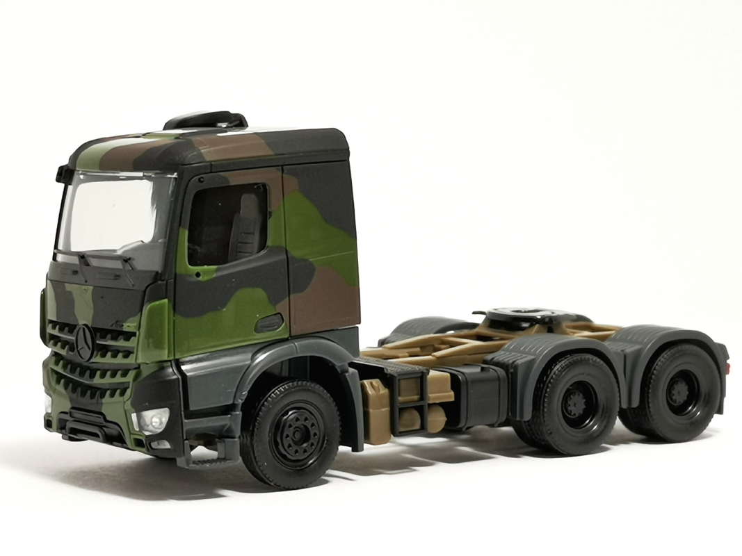 747028 Mb Arocs 6x4 Zugmaschine "Bundeswehr", bedruckt Herpa - SALE -