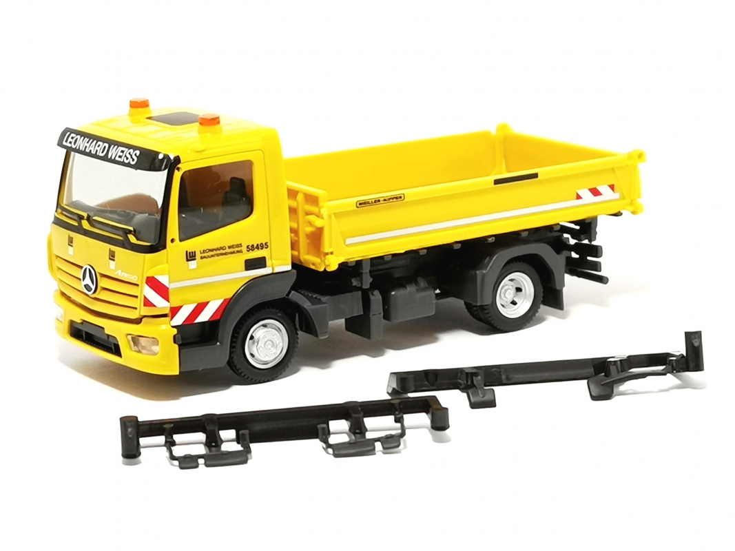 954570 MB Atego 13 2a Dreiseitenkipper "Leonhard Weiss" Herpa