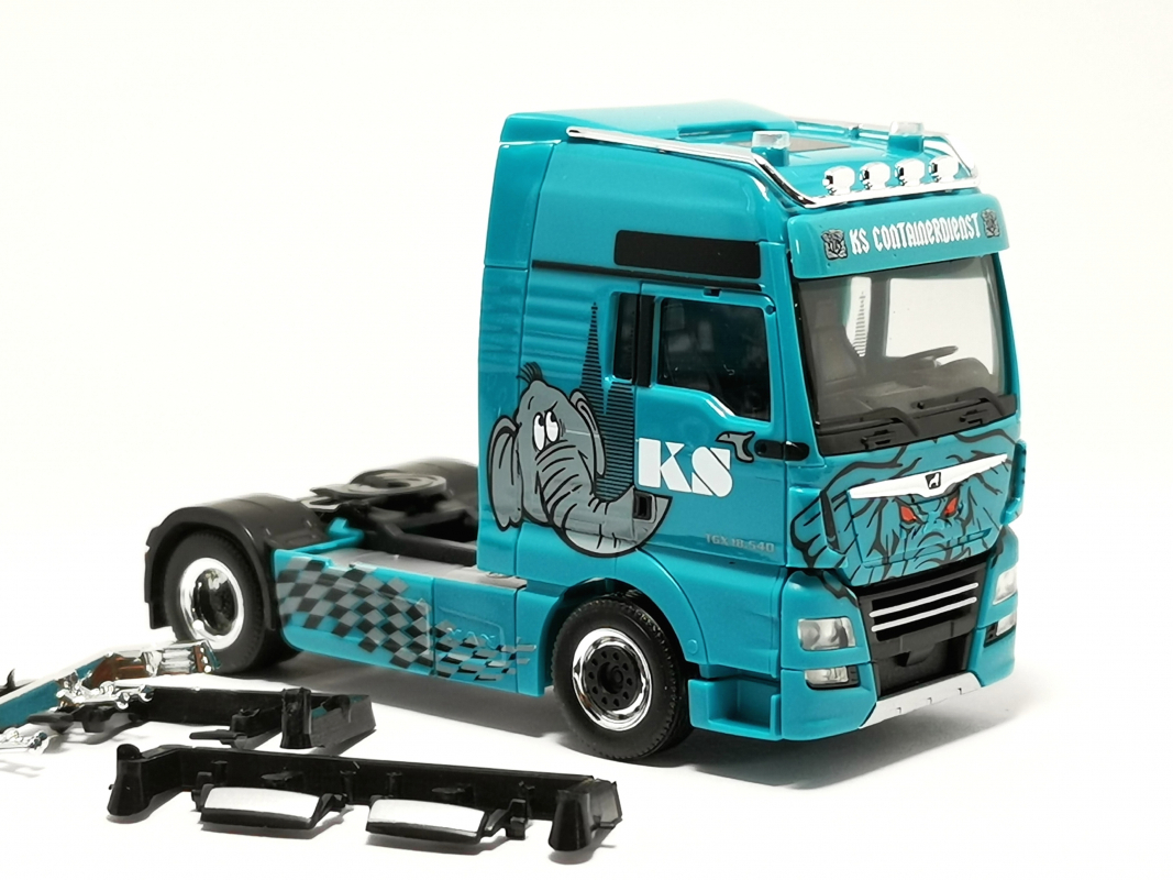 MAN TGX XXL Euro 6C Zugmaschine "KS Containerdienst" Herpa