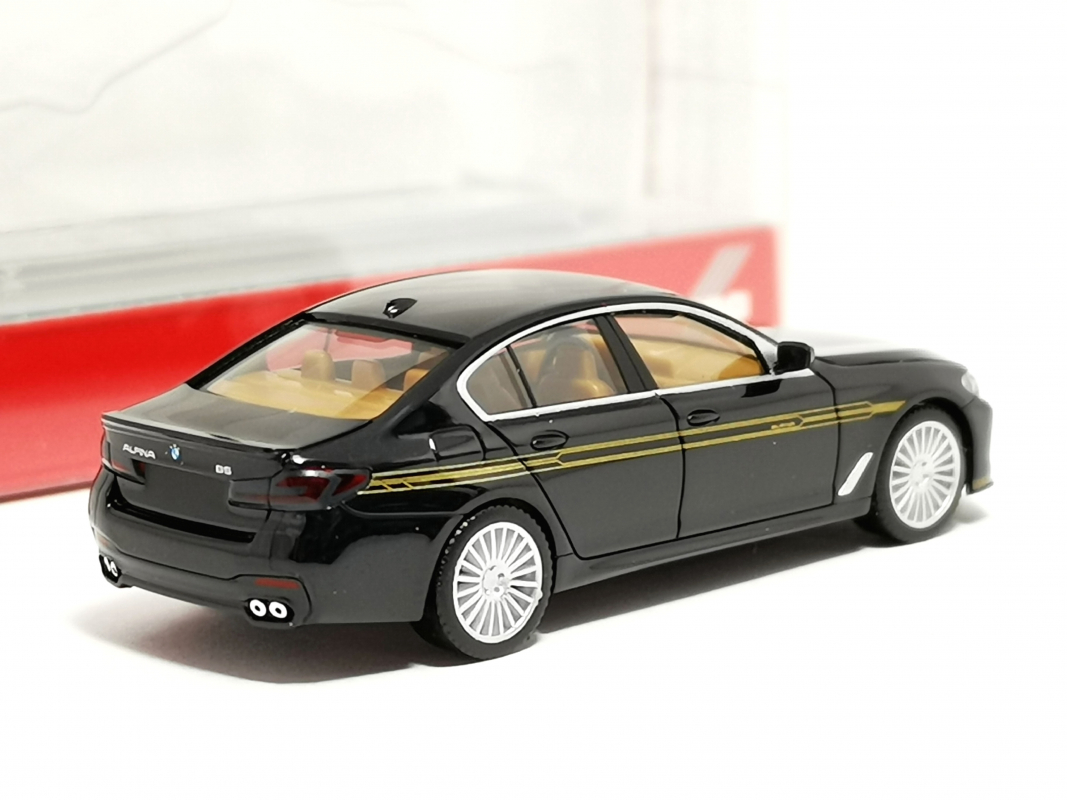 421065-002 BMW Alpina B5 Limousine, schwarz Herpa