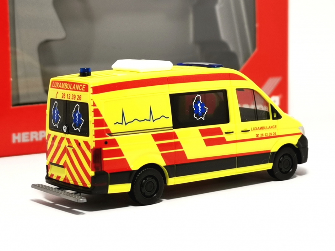 streckermax 097529 VW Crafter RTW "Luxambulance" Herpa