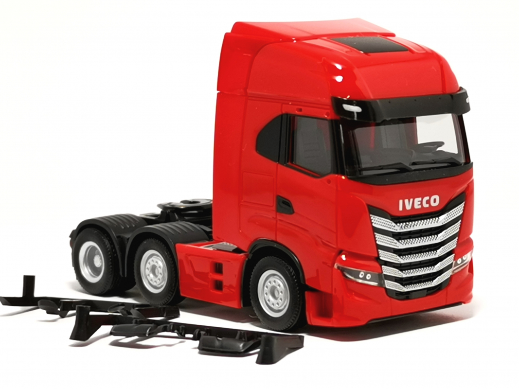317122 Iveco S-Way 6x2 Zugmaschine, rot Herpa