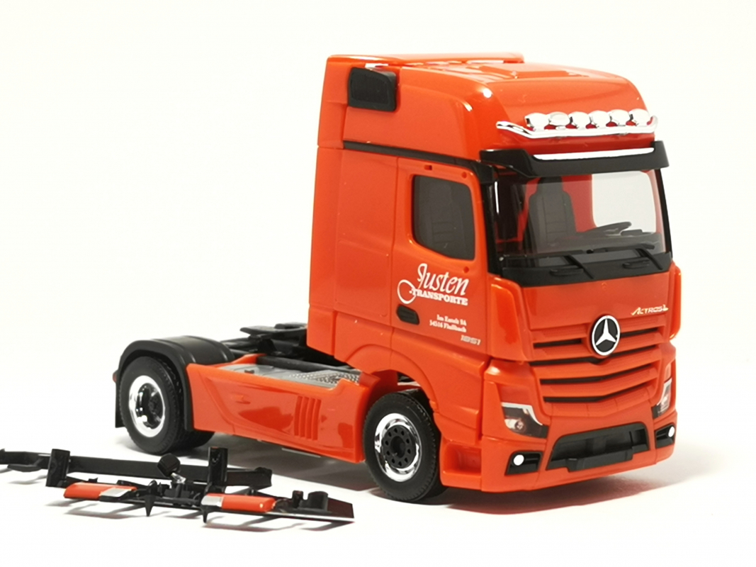 MB Actros L Gigaspace Zugmaschine „Justen“ Herpa