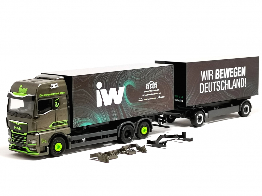 317160 MAN TGX GX Wechselkoffer-Hängerzug "IW / Wir bewegen Deutschland" Herpa